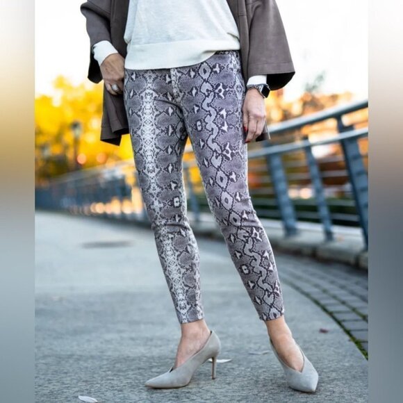 EUC Women's LIVERPOOL Python Abby Ankle Skinny Pull-On‎ Pants | Size 6/28 - Picture 1 of 12